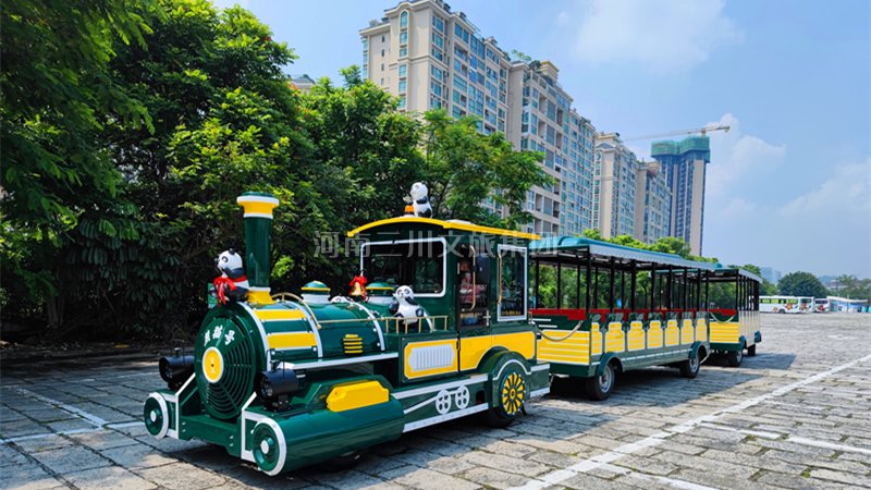 跟随景区观光小火车开启精彩旅程