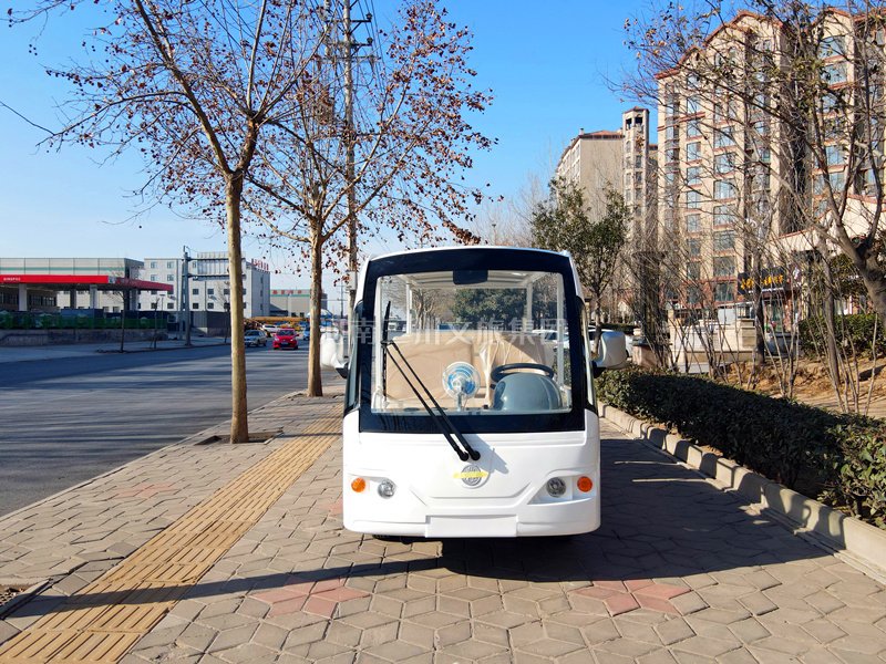 游客乘坐观光车注意事项